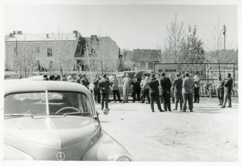 1061_Przed Urzędem Gminy.