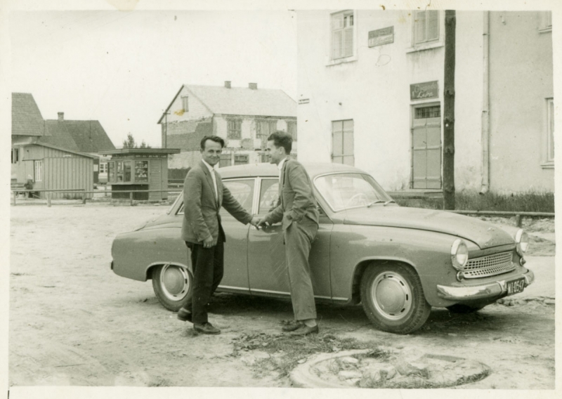 1062_Przed Budynkiem Domu Ludowego.