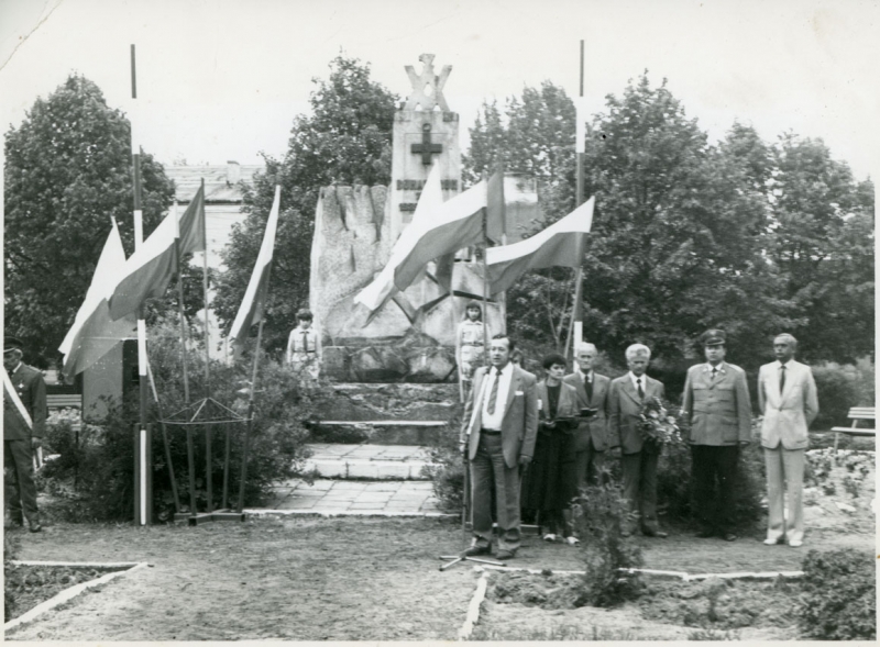 1152_Uroczystości Przy Pomniku w Parku w Józefowie. 