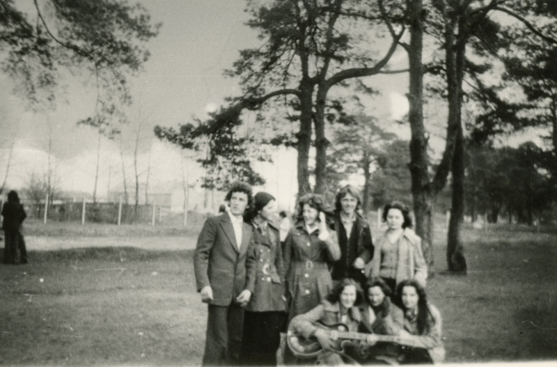 1667 Liceum Ogólnokształcące w Józefowie, lata 1973/74 część klasy II B