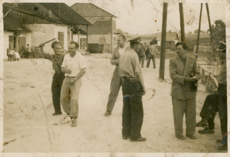 1700-Rynek-w-Jozefowie-lata-60