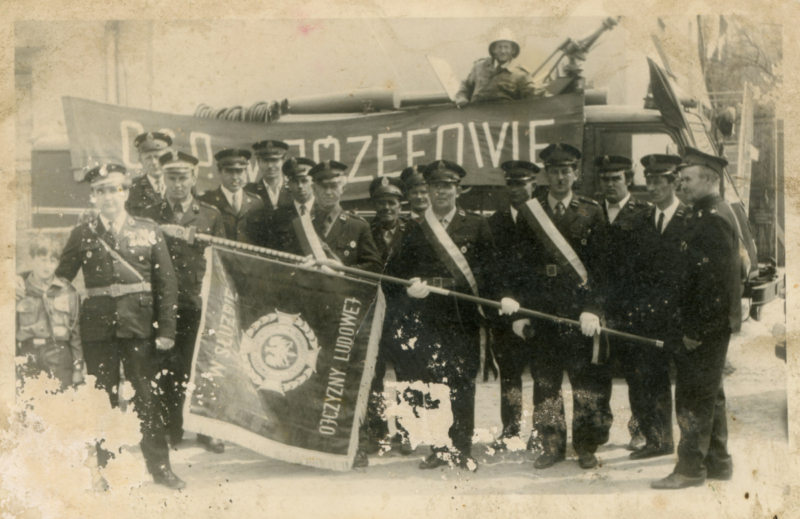 1701-OSP-w-Jozefowie-wreczenie-sztandaru-1972r