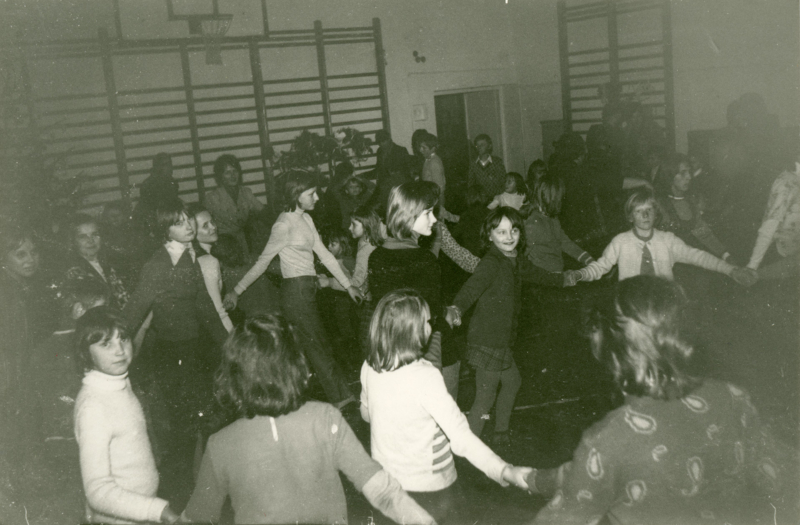 1829-Choinka-szkolna-w-Sp-w-Jozefowie-lata-70-te