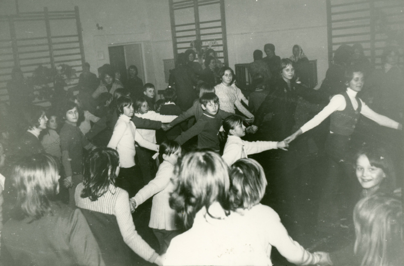 1830-Choinka-szkolna-w-Sp-w-Jozefowie-lata-70-te