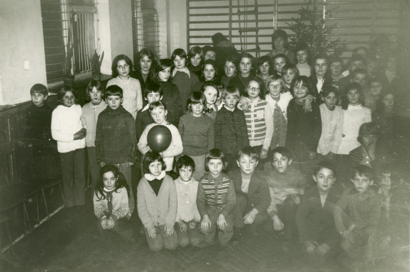 1833-Choinka-szkolna-w-Sp-w-Jozefowie-lata-70-te