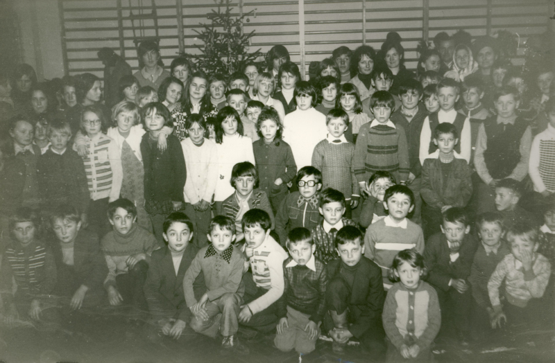1834-Choinka-szkolna-w-Sp-w-Jozefowie-lata-70-te